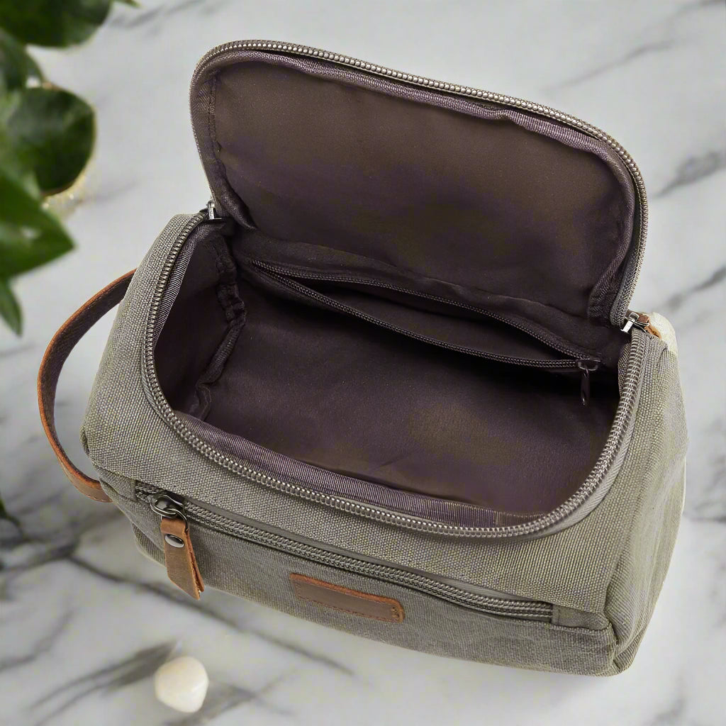 trousse de toilette pour homme spacieuse