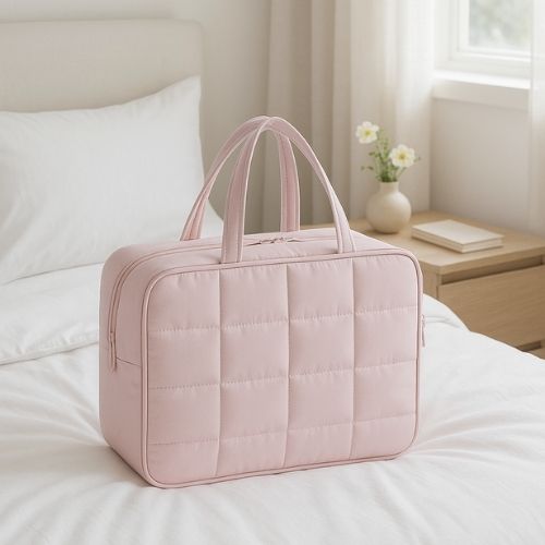 trousse de toilette femme poser chambre