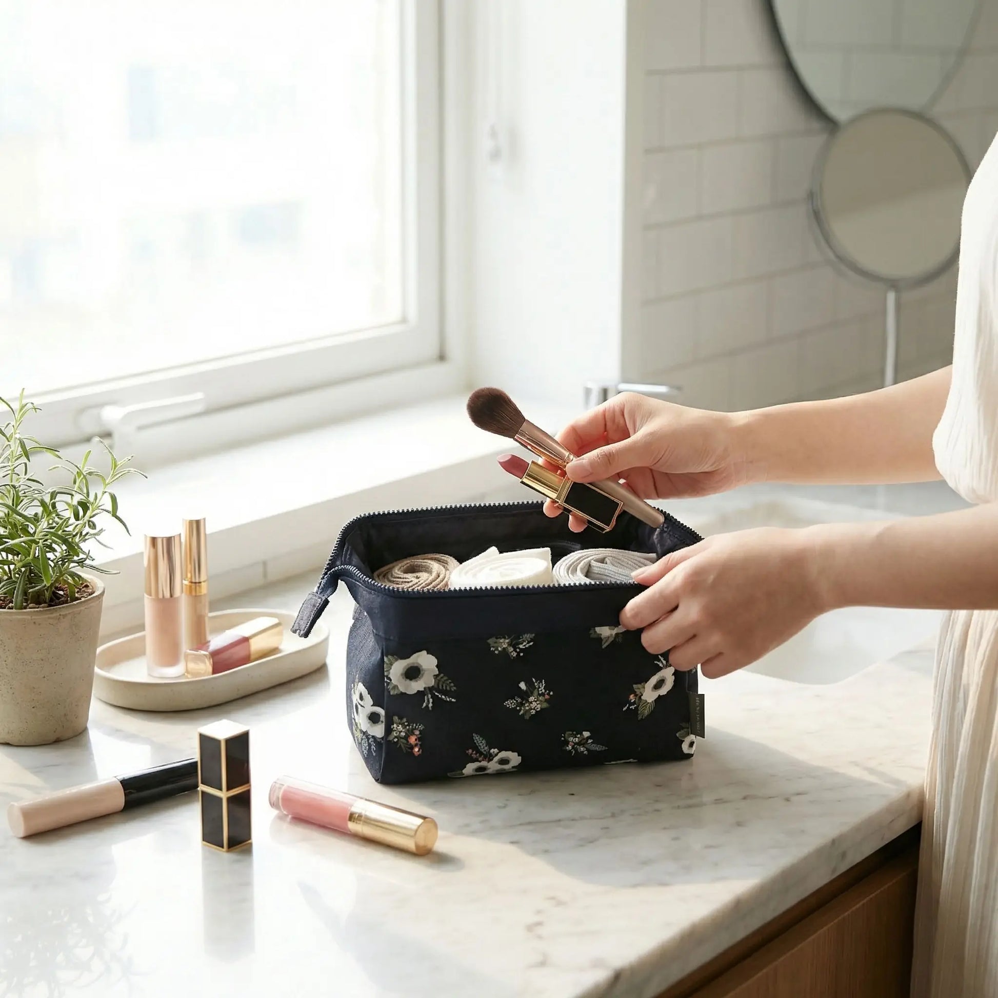 trousse de toilette noir fleuri