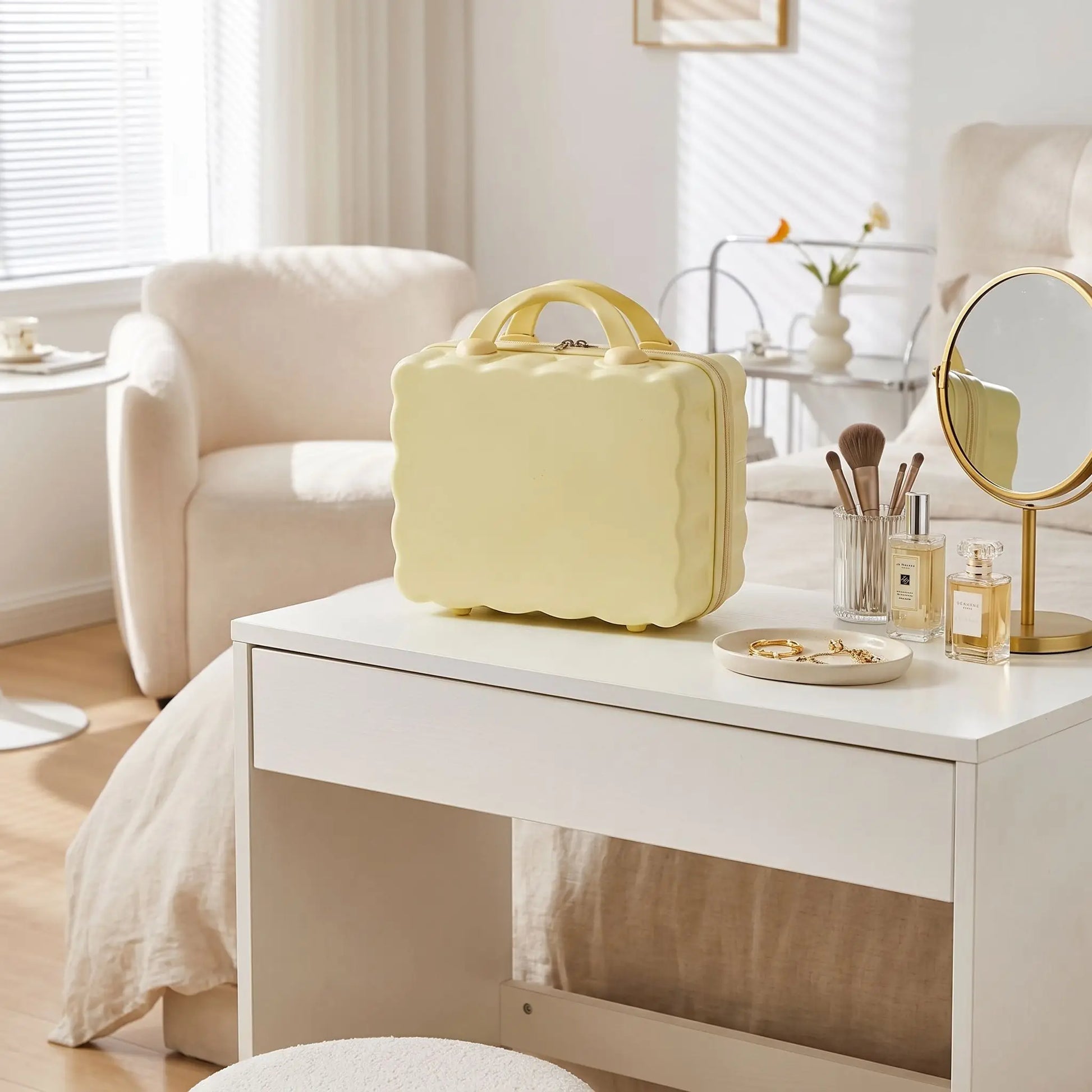 vanity case rigide femme jaune