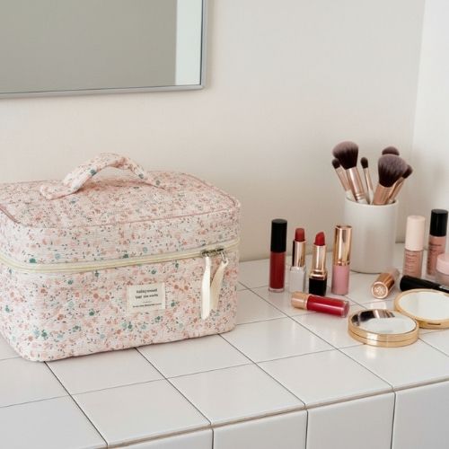 vanity femme avec compartiments dediers