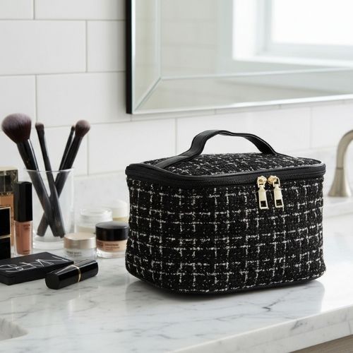 vanity femme chic poser devant maquillage